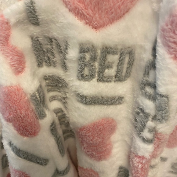 Girls NWT Em & Alfie Soft Fuzzy Bathrobe Robe I Love My Bed L - Picture 5 of 9